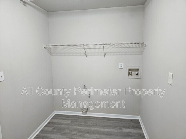 Building Photo - 704 White Dove Dr