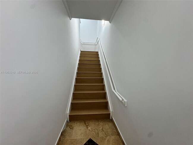 Building Photo - 2404 Belmont Ln