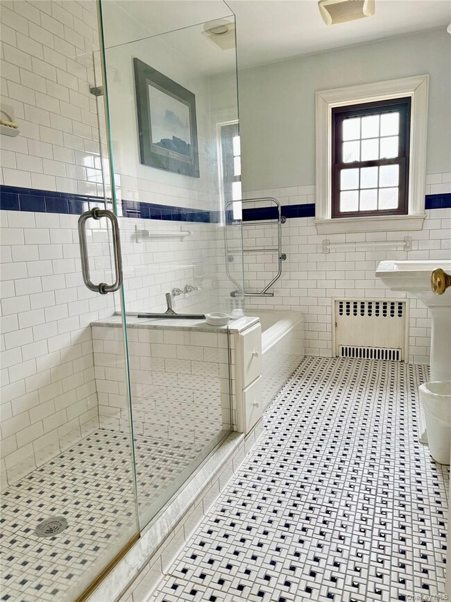 Building Photo - 404 Bauer Pl