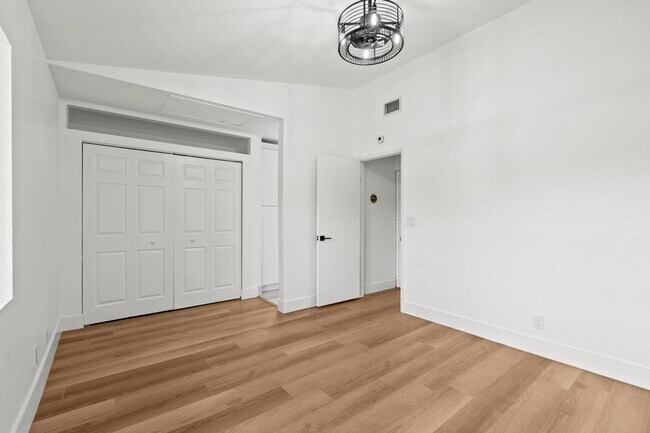 Building Photo - 3783 Carambola Cir N