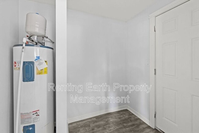 Building Photo - 5113 Farrell Ave