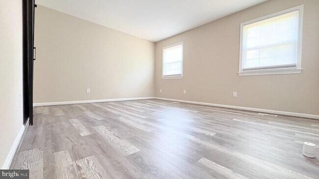 Building Photo - 2174 Mayflower Dr