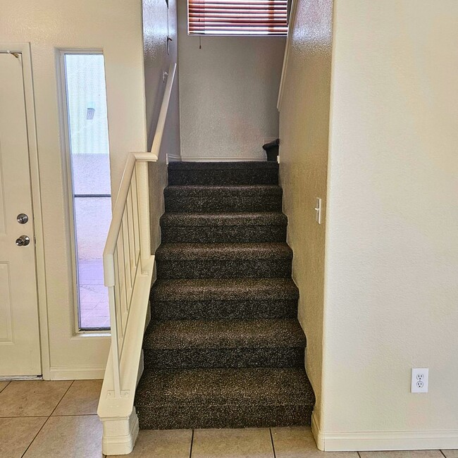 Building Photo - MOVE-IN READY 4BR/3BA SINGLE FAMILY HOME I...