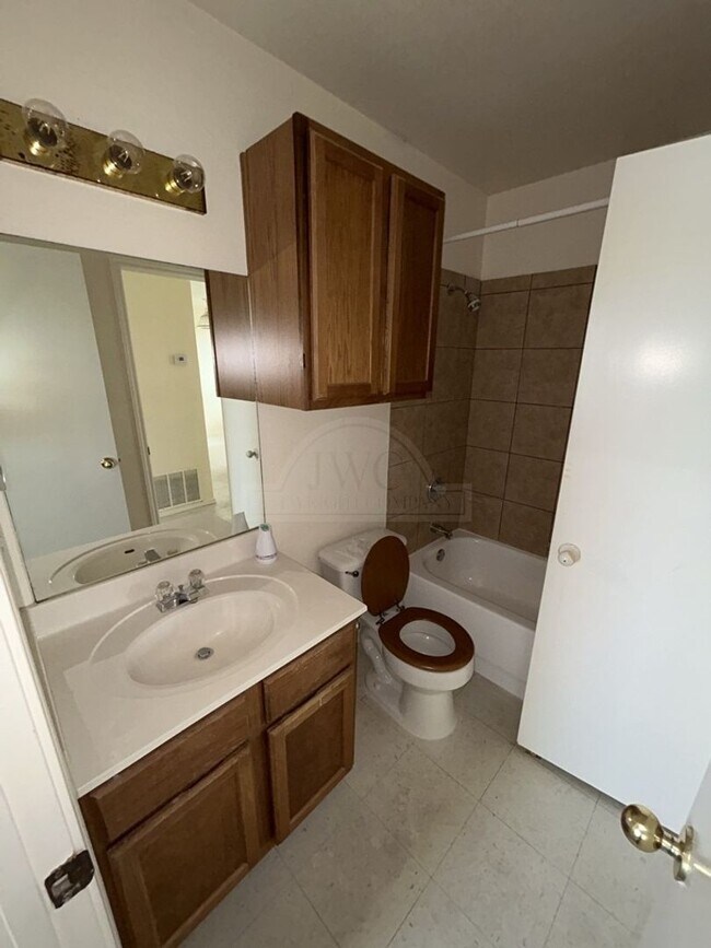 Building Photo - 5804 Greengate Dr