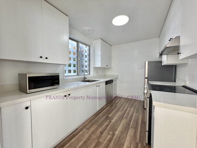 Building Photo - 5221 Shelter Bay Ave