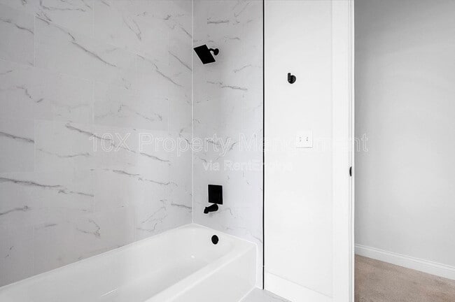 Building Photo - 1114 Summit St