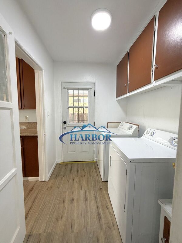 Building Photo - 239 E 90th St