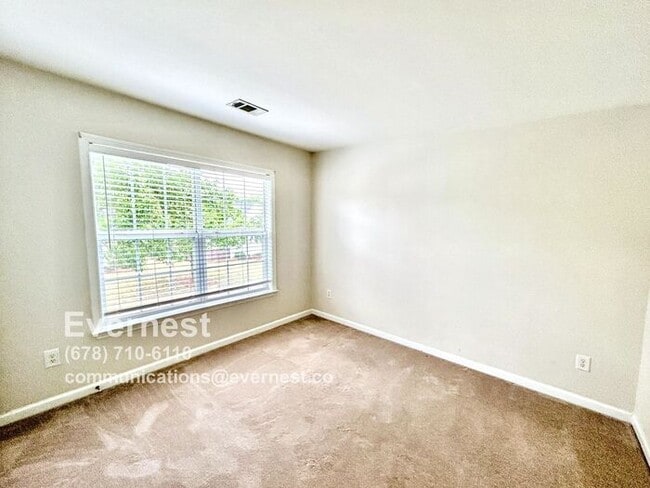 Building Photo - Comfortable 3-Bedroom Home with Prime Loca...