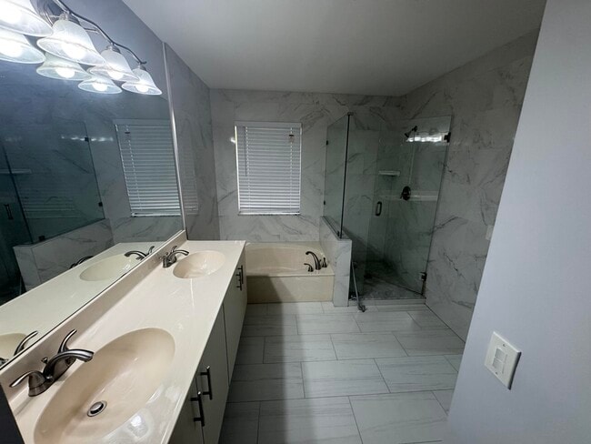 Building Photo - 10223 Serene Meadow Dr N