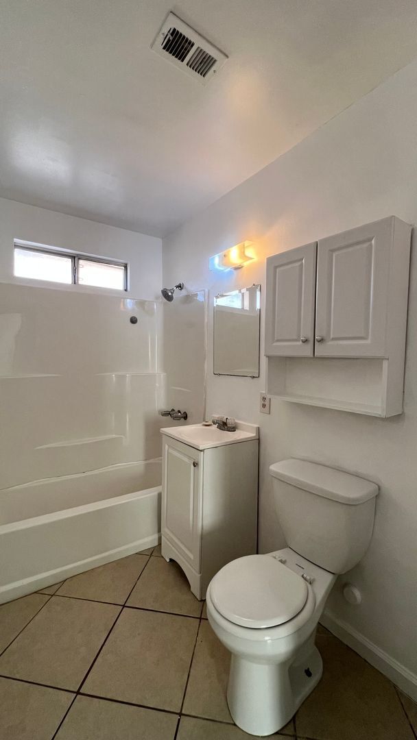 Building Photo - P008