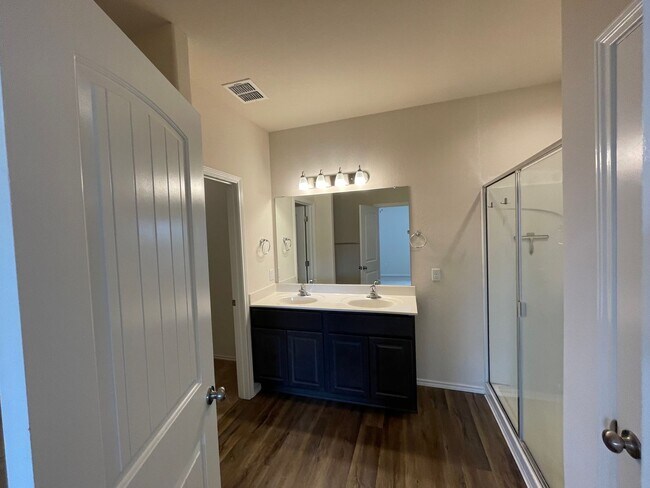 Building Photo - Charming 3x2 Rental Home in New Braunfels, TX!