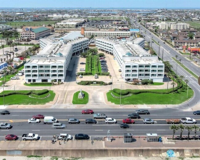 Building Photo - 6102 Seawall Blvd