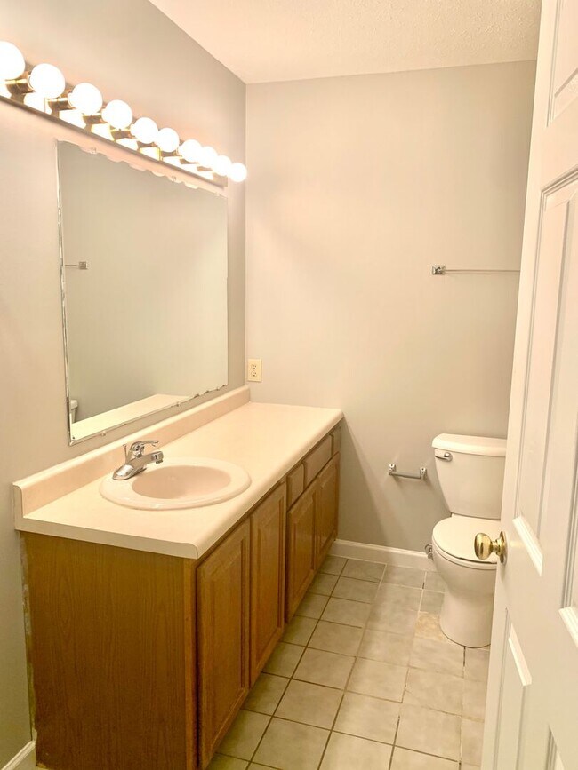 Building Photo - NEWLY Renovated 3 BED/2 BA Home!