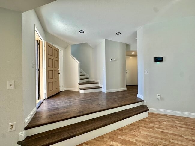 Building Photo - Spacious Updated Home In Desirable 92029 I...