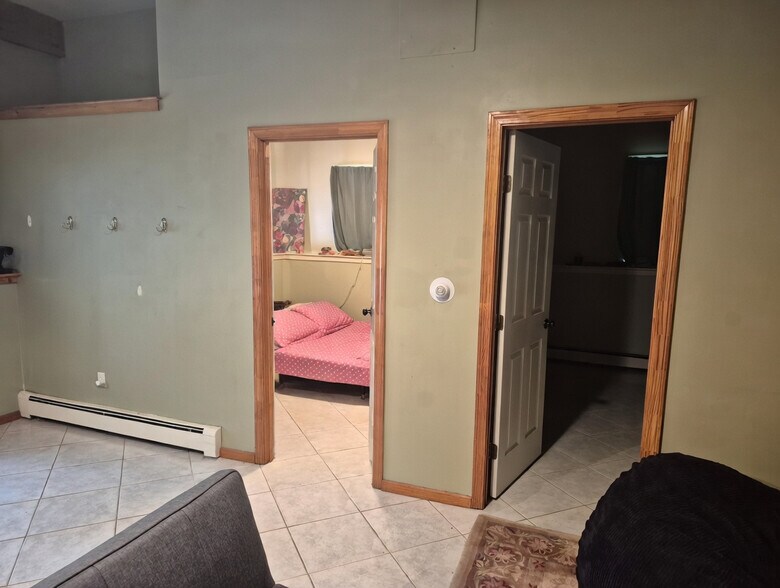 Building Photo - 17 King Arthur Dr