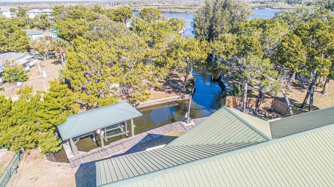 Building Photo - 2247 S Waterman Dr