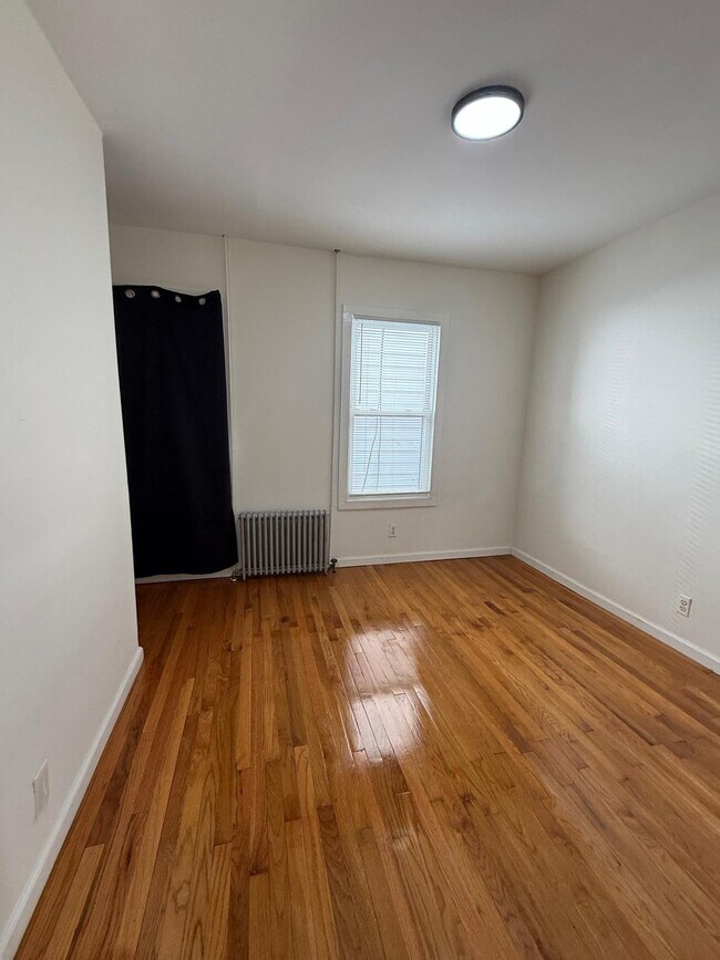 Building Photo - 53 Carman St