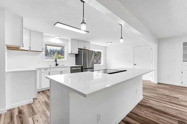 Building Photo - 6305 S Pittsburg St