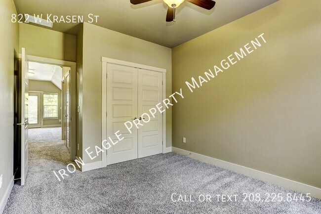 Building Photo - 822 W Krasen St