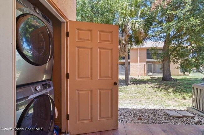 Building Photo - 2097 Hidden Grove Ln