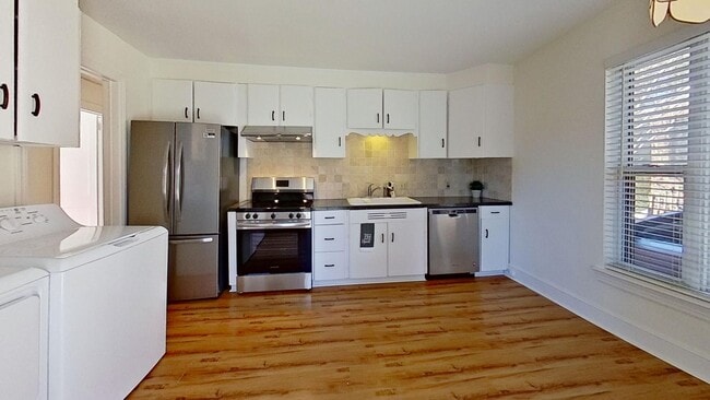 Building Photo - 2408 Providence Rd