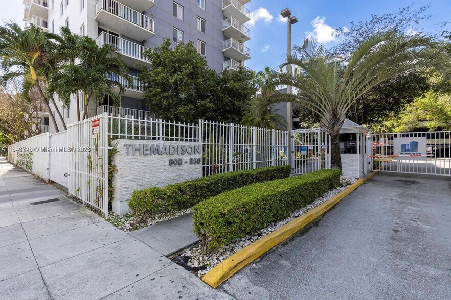 Building Photo - 800 N Miami Ave