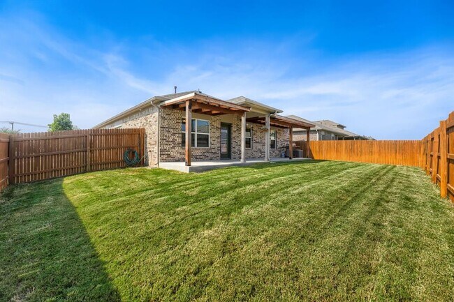 Building Photo - 141 Marienfeld Ln