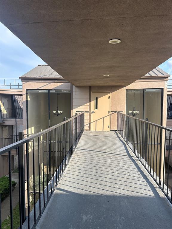 Building Photo - 206 Plaza Verde Dr