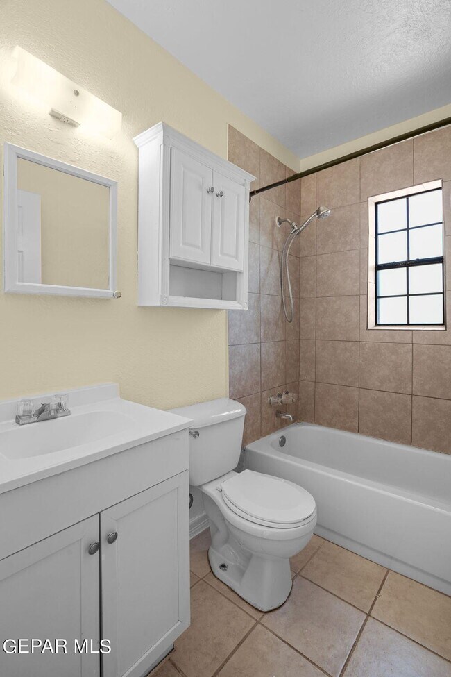 Building Photo - 4913 Sierra Madre Dr