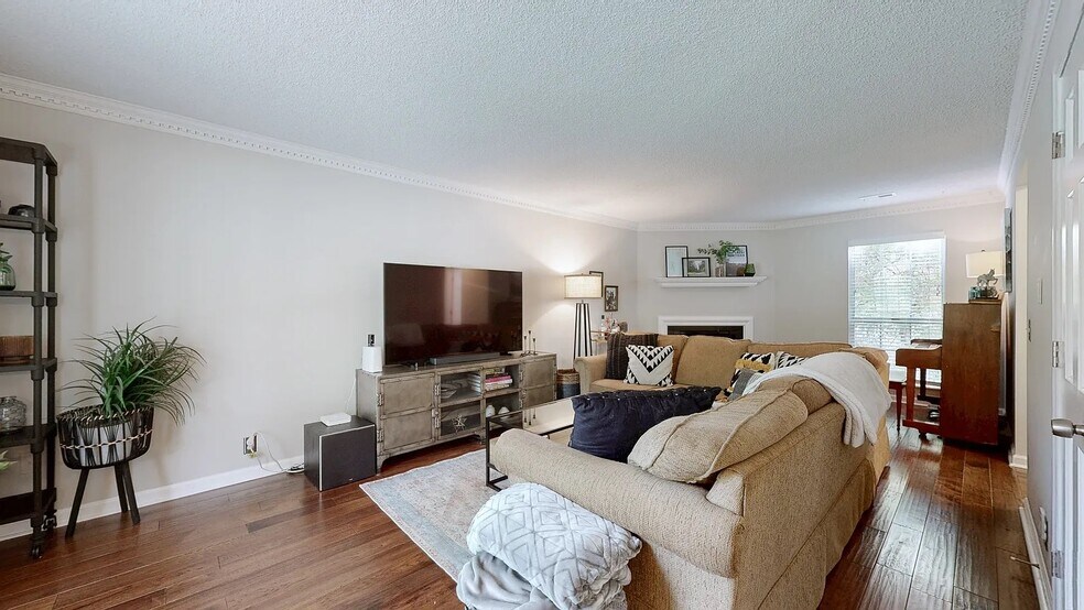 Building Photo - 604 Old Lebanon Dirt Rd