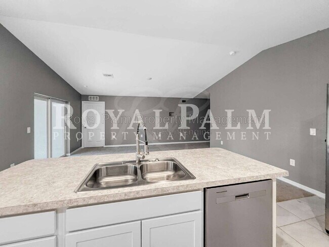 Building Photo - 3107 35th St W