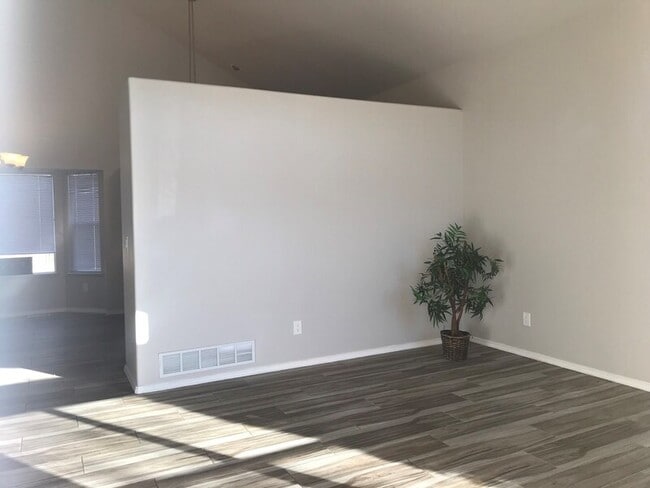 Building Photo - 716 Harvest Field Way