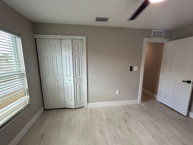 Building Photo - 1906 NW 21st Ave