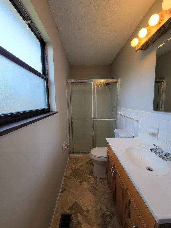 Building Photo - 3932 Silver Ridge Dr