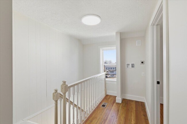 Building Photo - 305 W Broadway