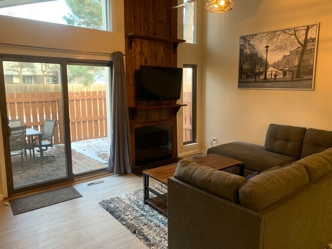 Building Photo - Low Maintenance Ranch Condo