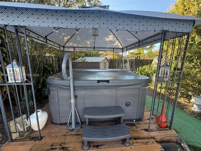 Building Photo - 1350 NE 134th St