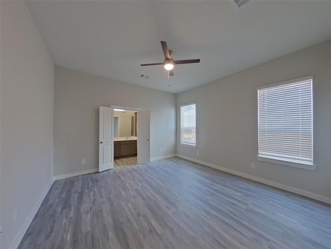 Building Photo - 9835 Willow Creek Commerce Dr