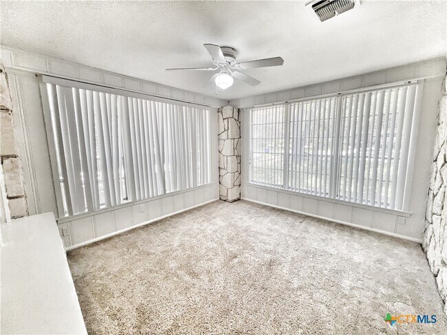 Building Photo - 127 Paloma Dr