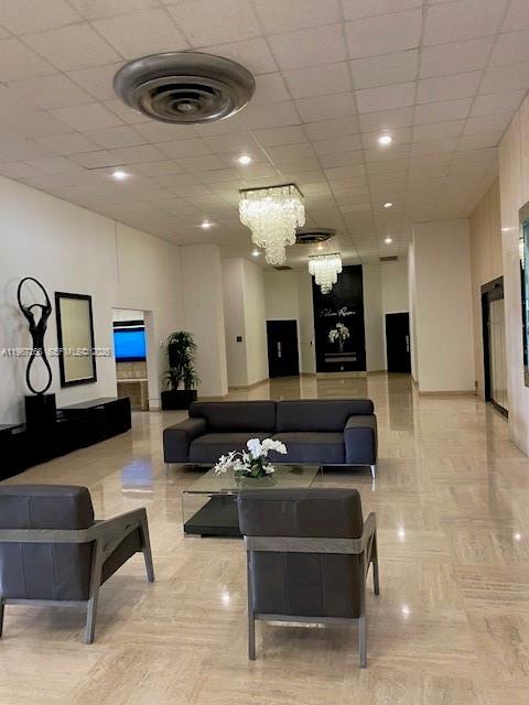 Building Photo - 2500 Parkview Dr