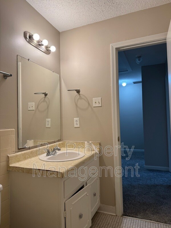 Building Photo - 3400 Lord Dunmore Cove