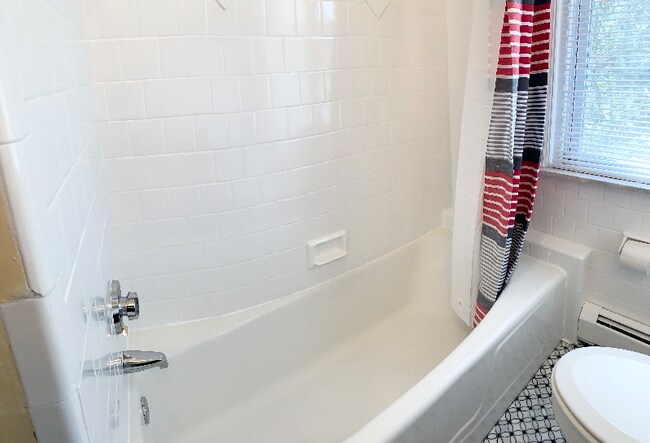 Building Photo - 81-83 America St