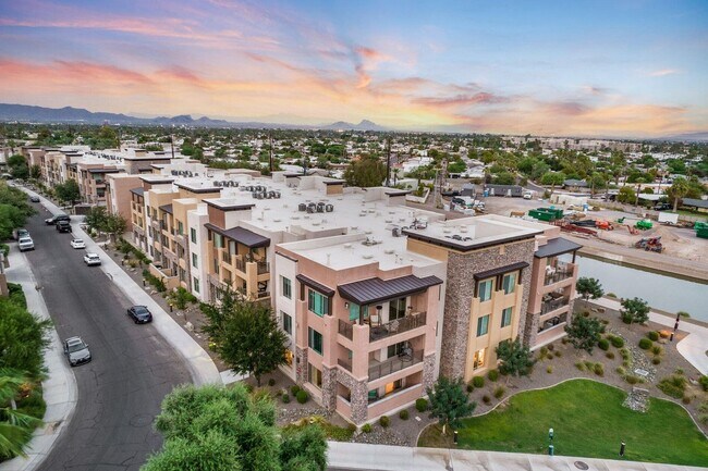 Building Photo - 4803 N Woodmere Fairway