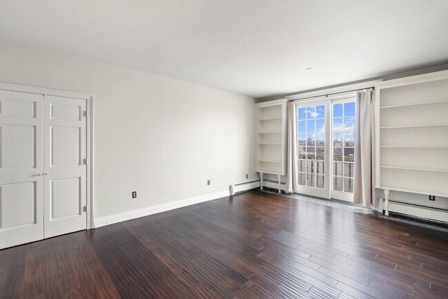 Building Photo - 100 Shearwater Ct E