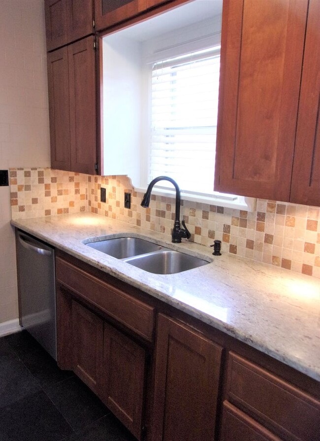 Building Photo - 3 BED 1 BATH TUDOR COTTAGE LAS VEGAS ADDIT...