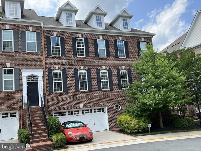 Building Photo - 4092 Sutherland Pl