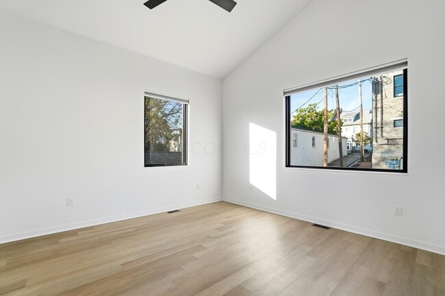 Building Photo - 33 N Blacksmith Ln