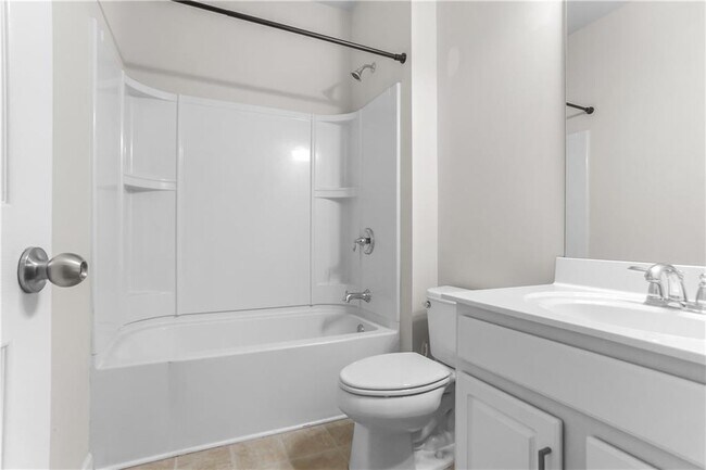 Building Photo - 4239 Laurel Creek Ct SE