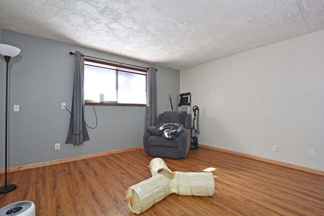Building Photo - Beautiful 3-Bed 2-Bath Townhouse in Brooklyn Park!