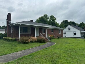 Building Photo - Available to Show